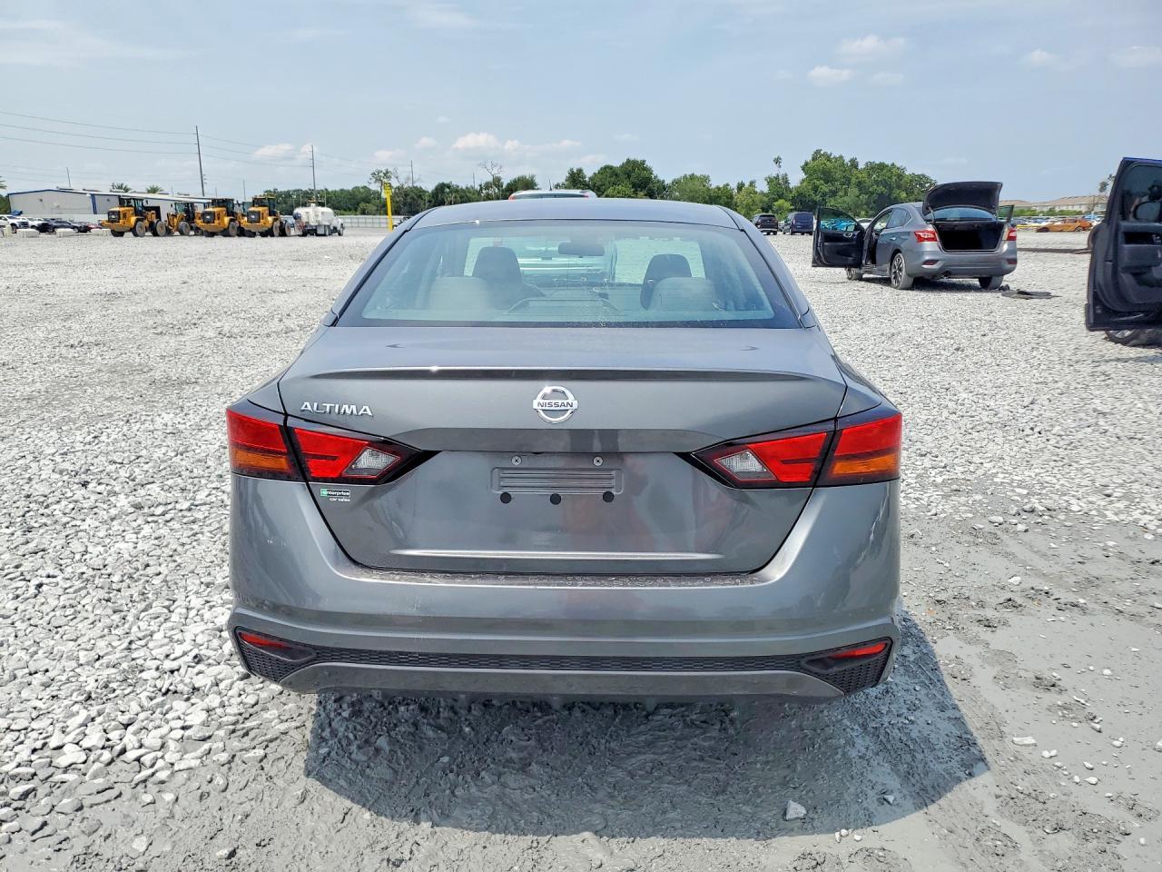 2021 Nissan Altima S - Фото 6