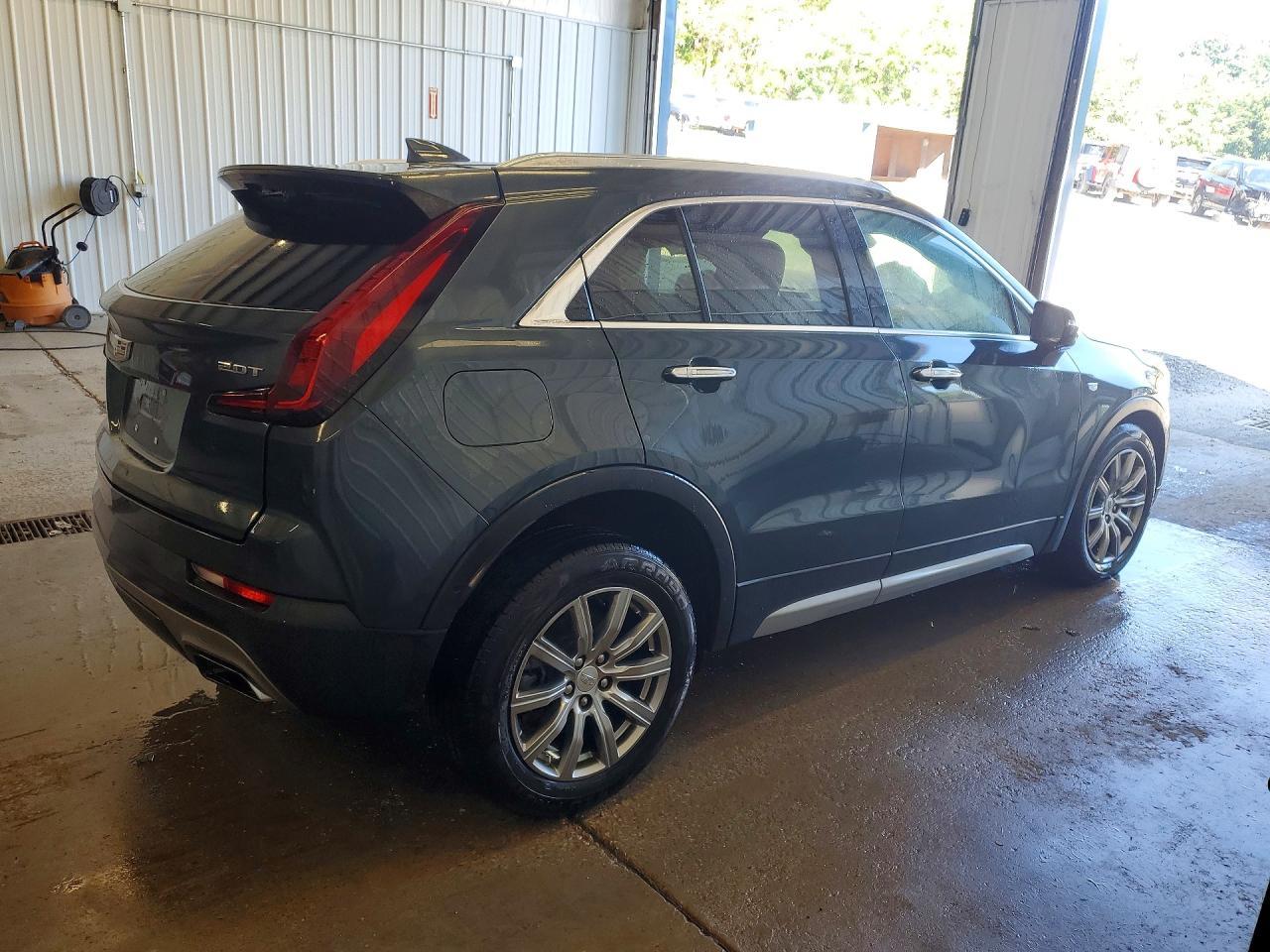 2019 Cadillac Xt4 Premium Luxury - Image 3