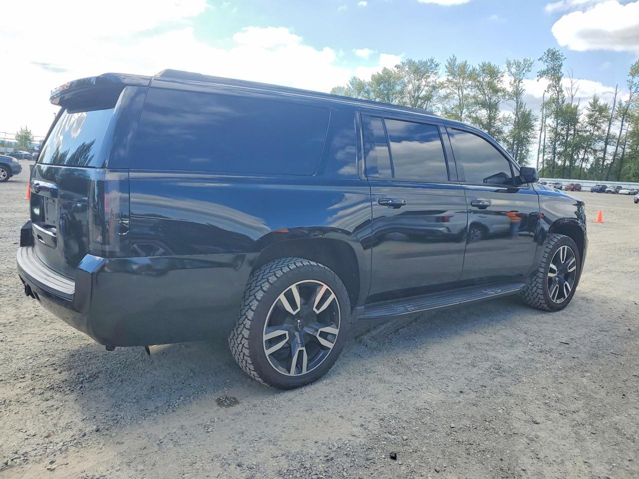 2019 Chevrolet Suburban C1500 Lt - Image 3