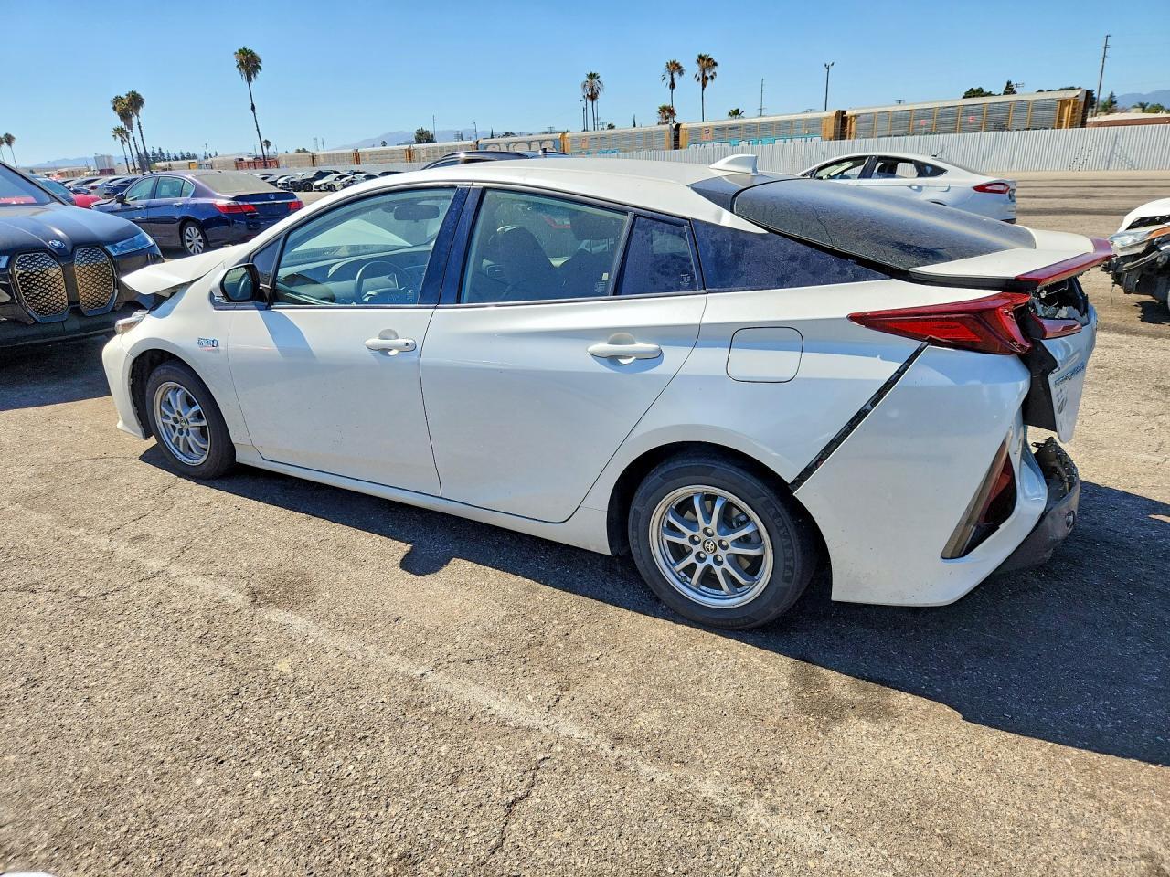 2020 Toyota Prius Prime Le - Фото 2