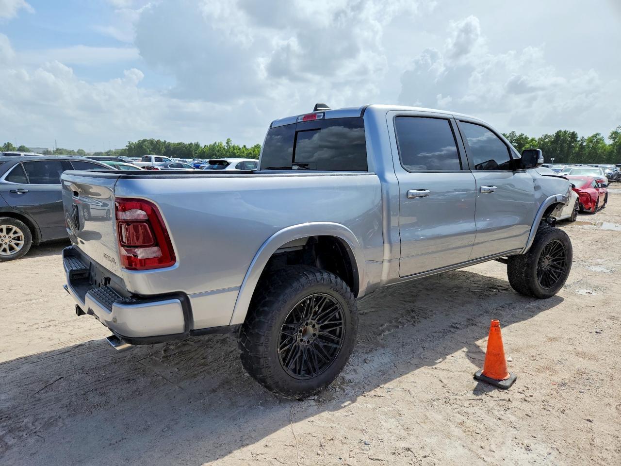 2021 Ram 1500 Laramie - Фото 3