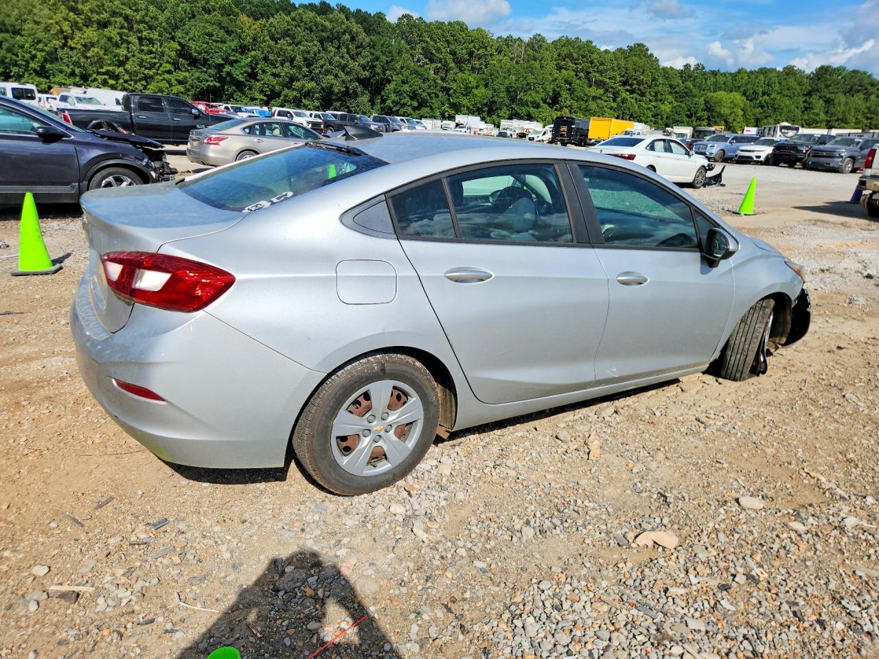2018 Chevrolet Cruze Ls - Фото 3