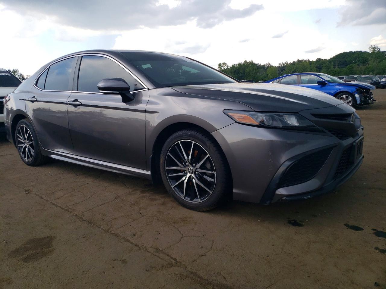 2021 Toyota Camry Se - Image 4