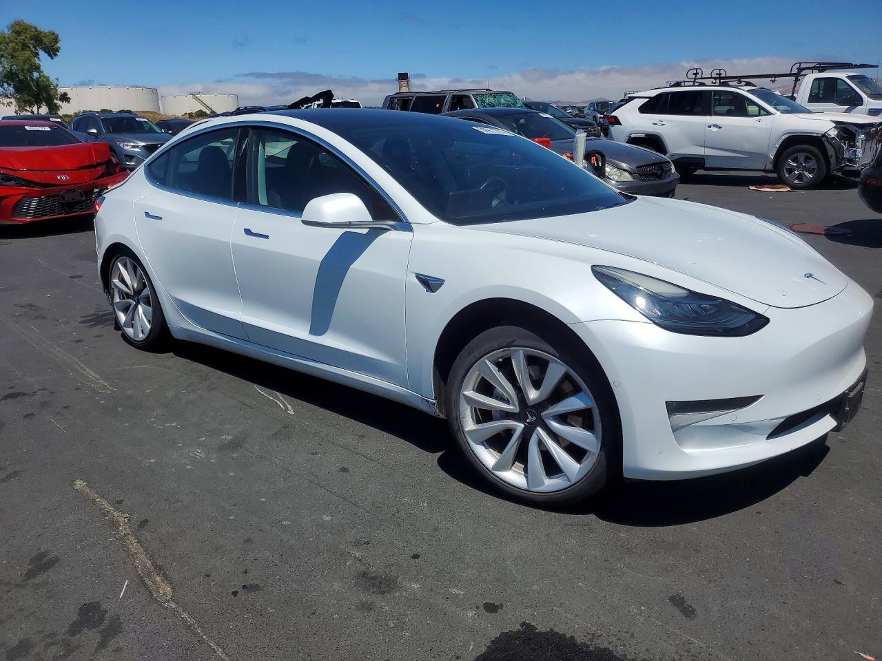 2018 Tesla Model 3 - Фото 4