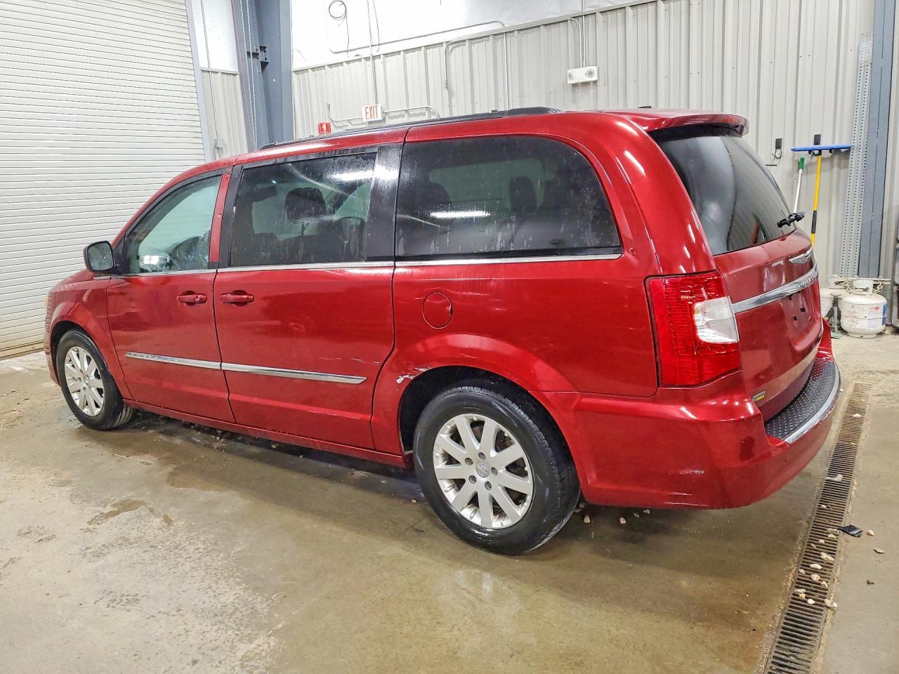 2014 Chrysler Town & Country Touring - Фото 2
