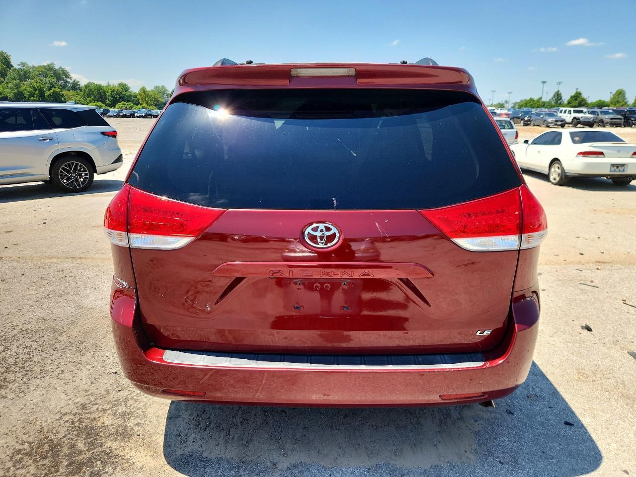 2011 Toyota Sienna Le - Фото 6