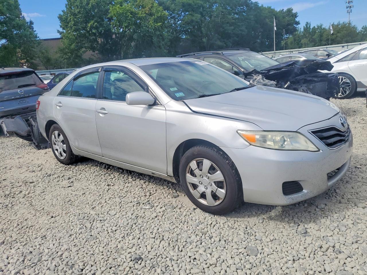 2011 Toyota Camry Le - Image 4