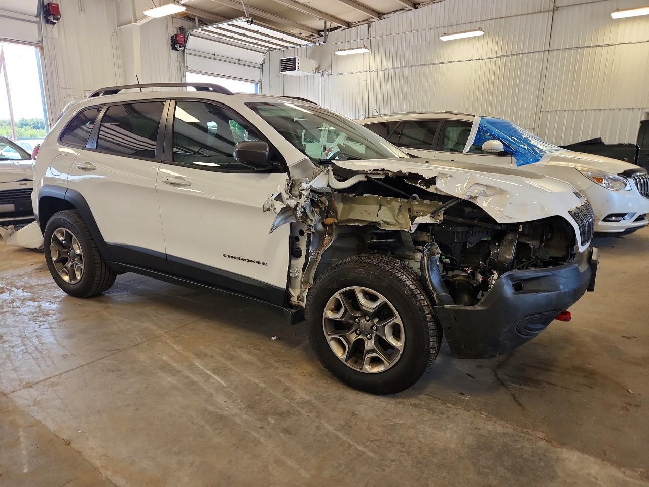 2019 Jeep Cherokee Trailhawk - Image 4