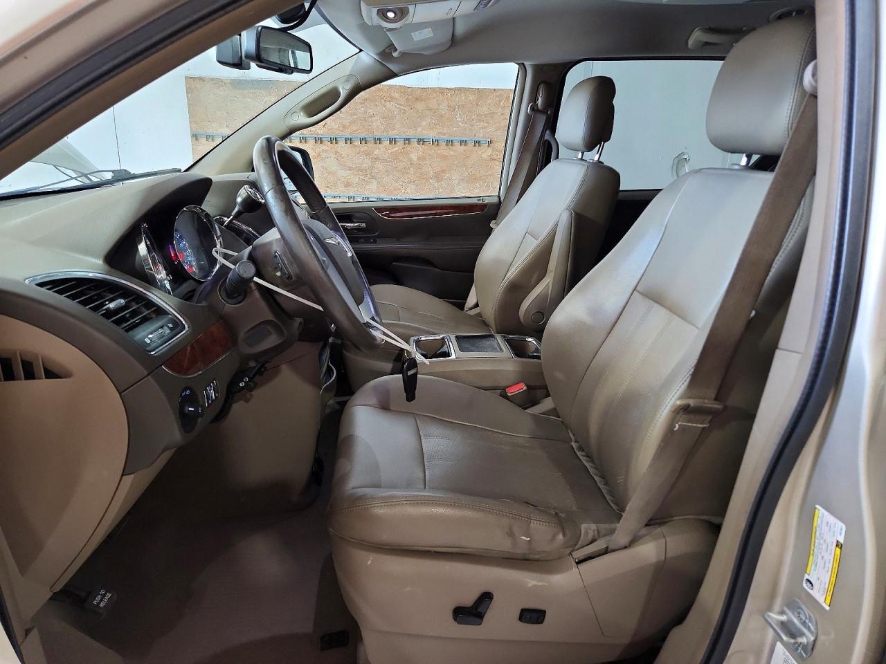 2012 Chrysler Town & Country Touring - Фото 7