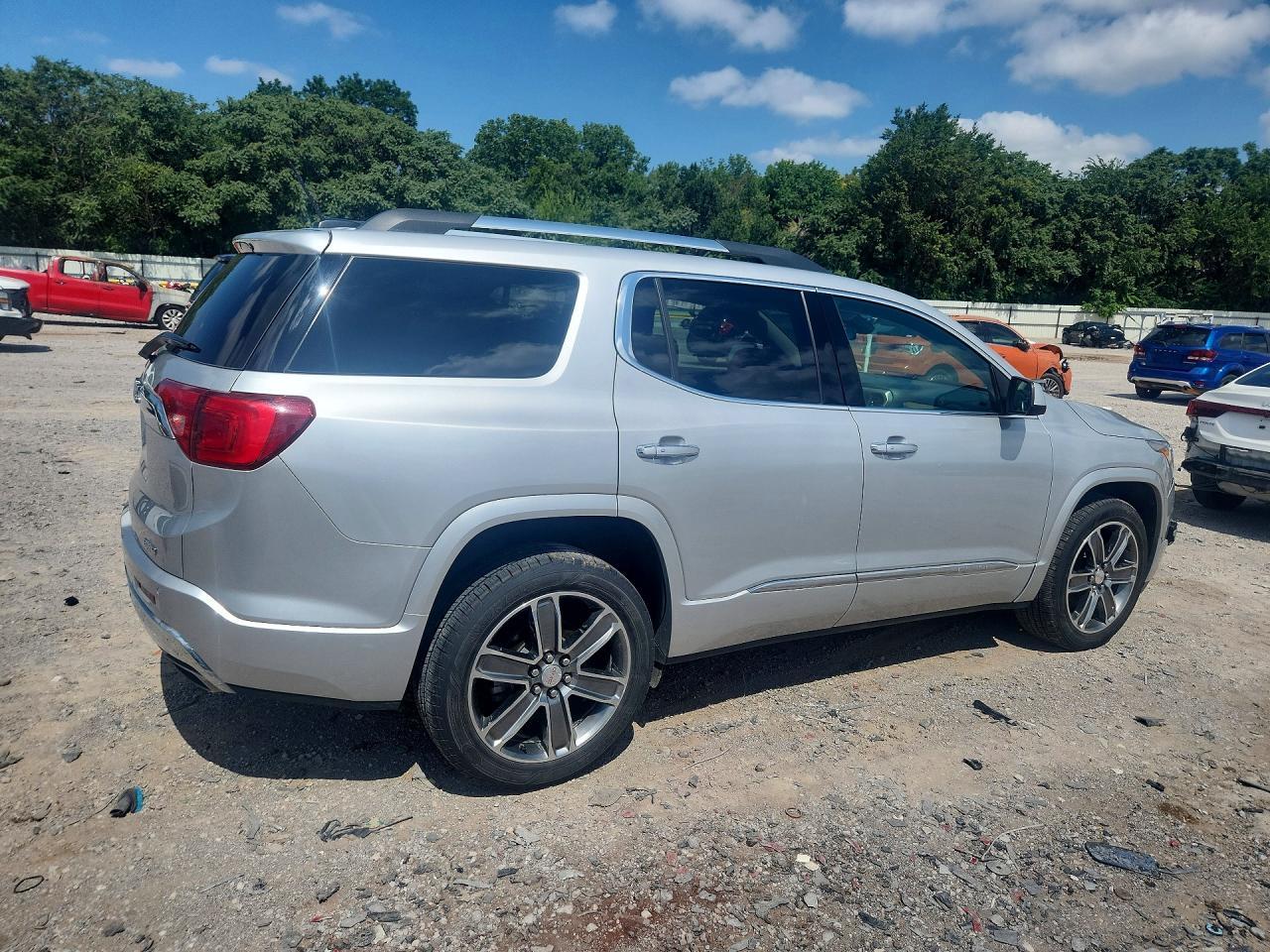 2017 GMC Acadia Denali - Фото 3
