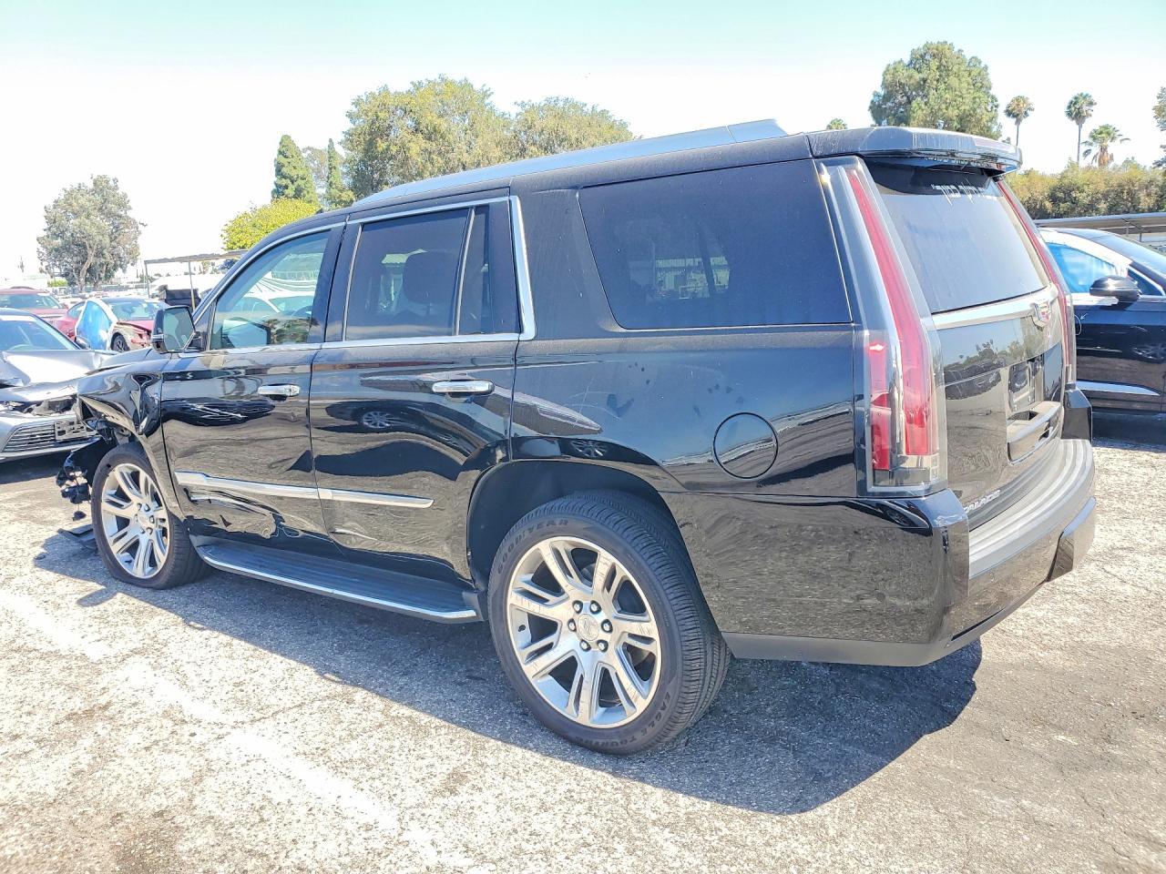 2020 Cadillac Escalade Premium Luxury - Фото 2