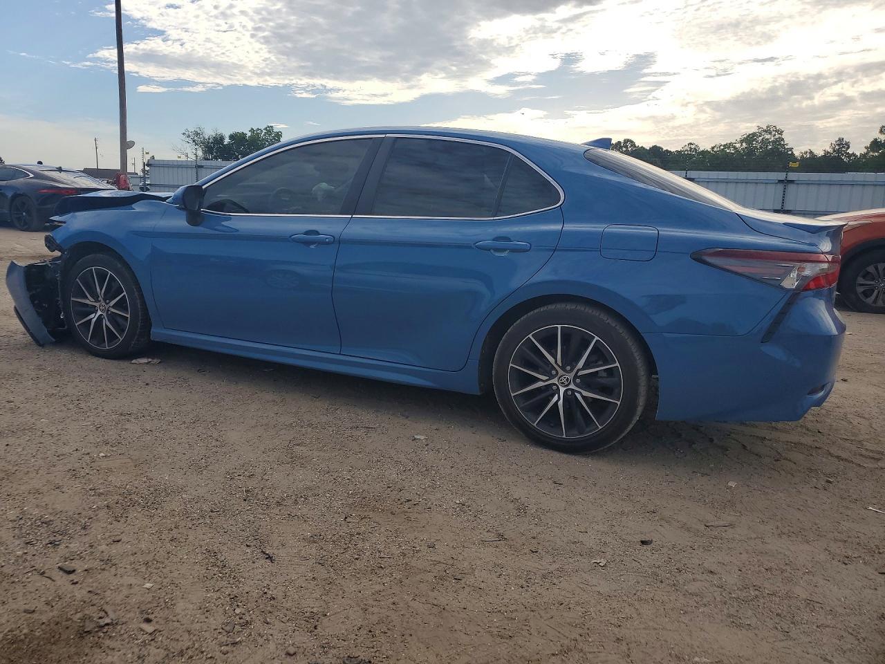 2023 Toyota Camry Se - Image 2