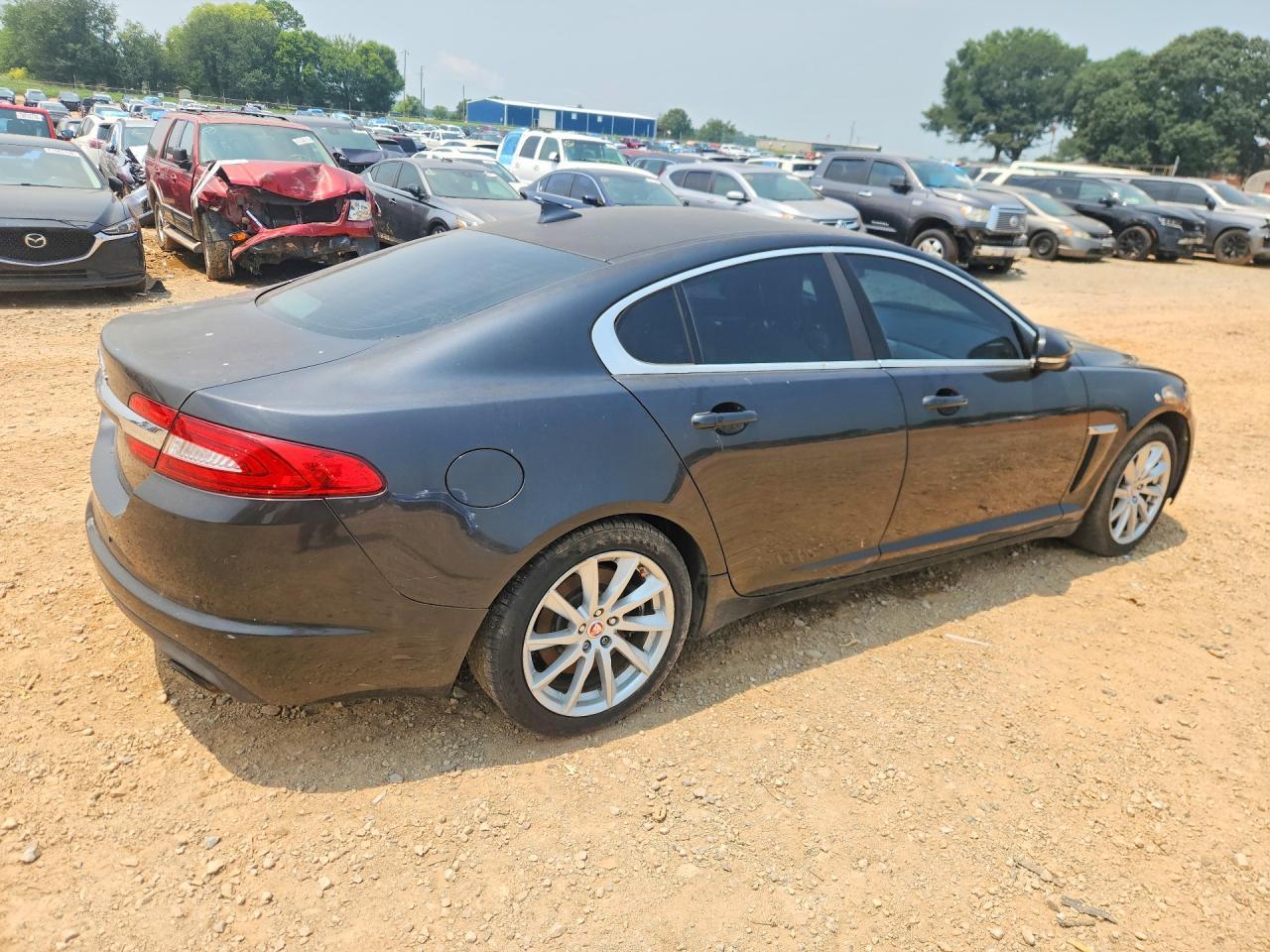 2015 Jaguar Xf 2.0T Premium - Фото 3