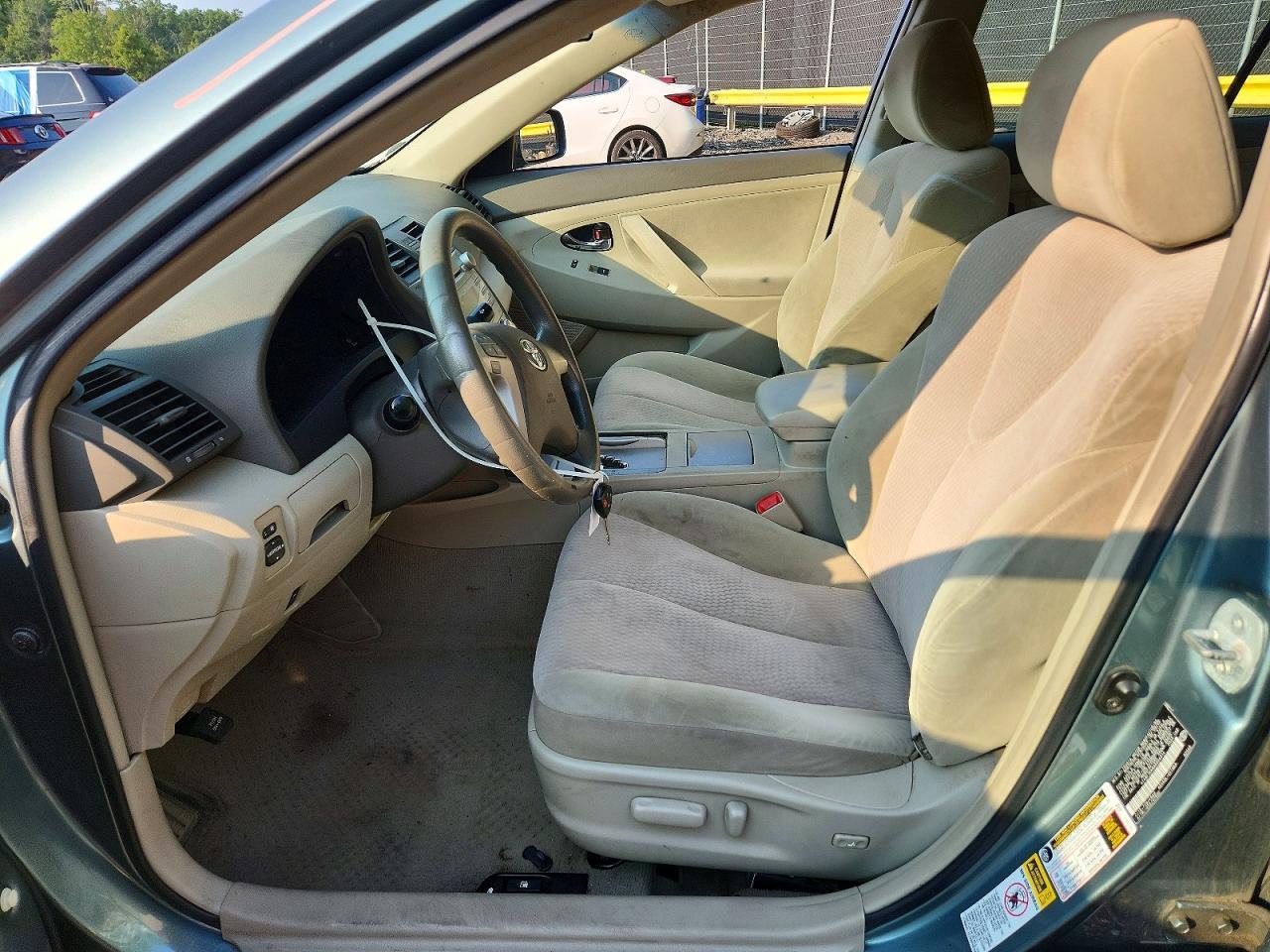 2010 Toyota Camry Le - Фото 7