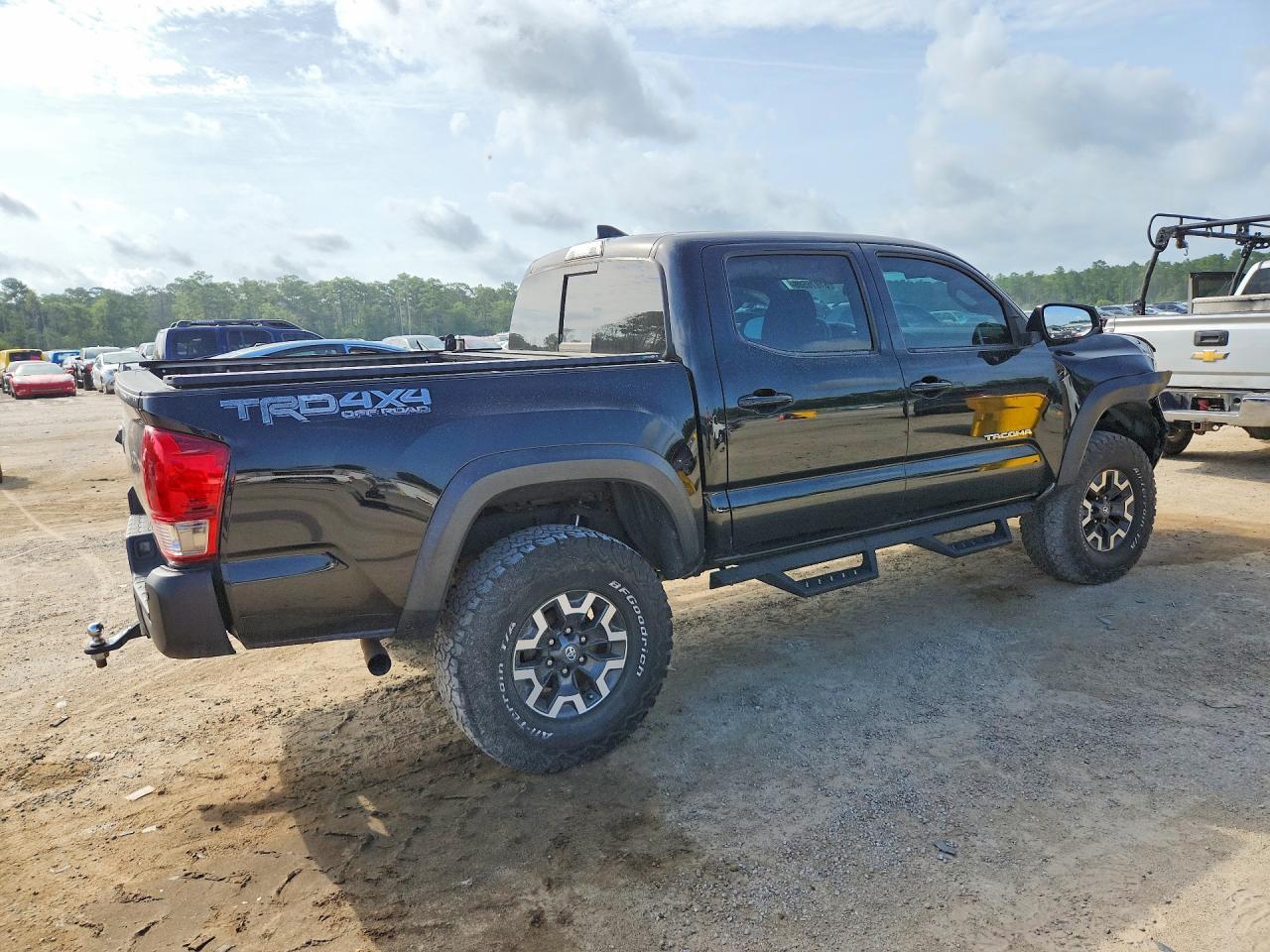 2017 Toyota Tacoma Trd Off-Road - Image 3