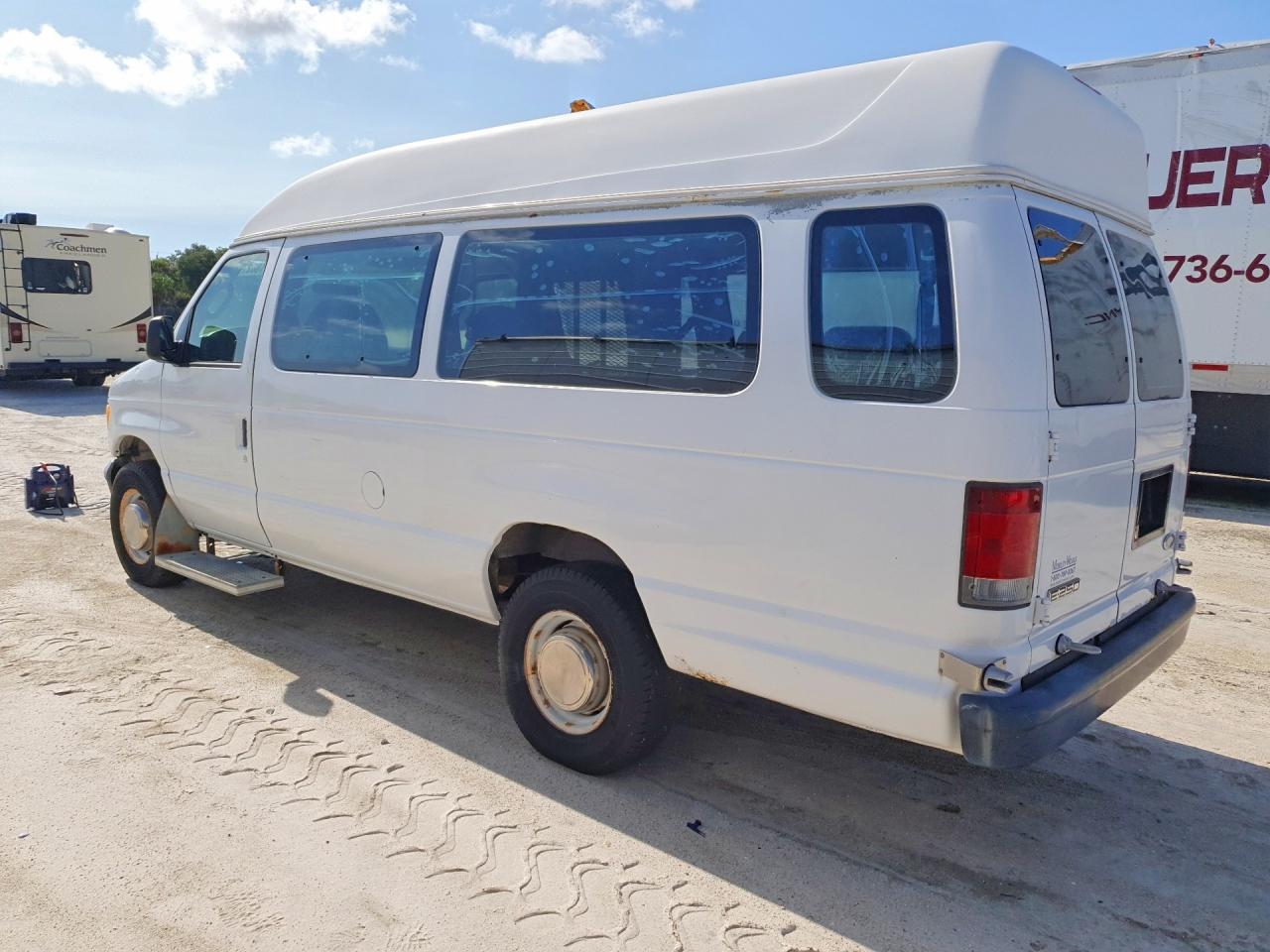 2006 Ford Econoline E250 Van - Фото 2