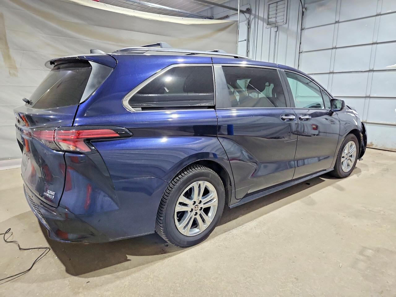 2022 Toyota Sienna Xse - Image 3