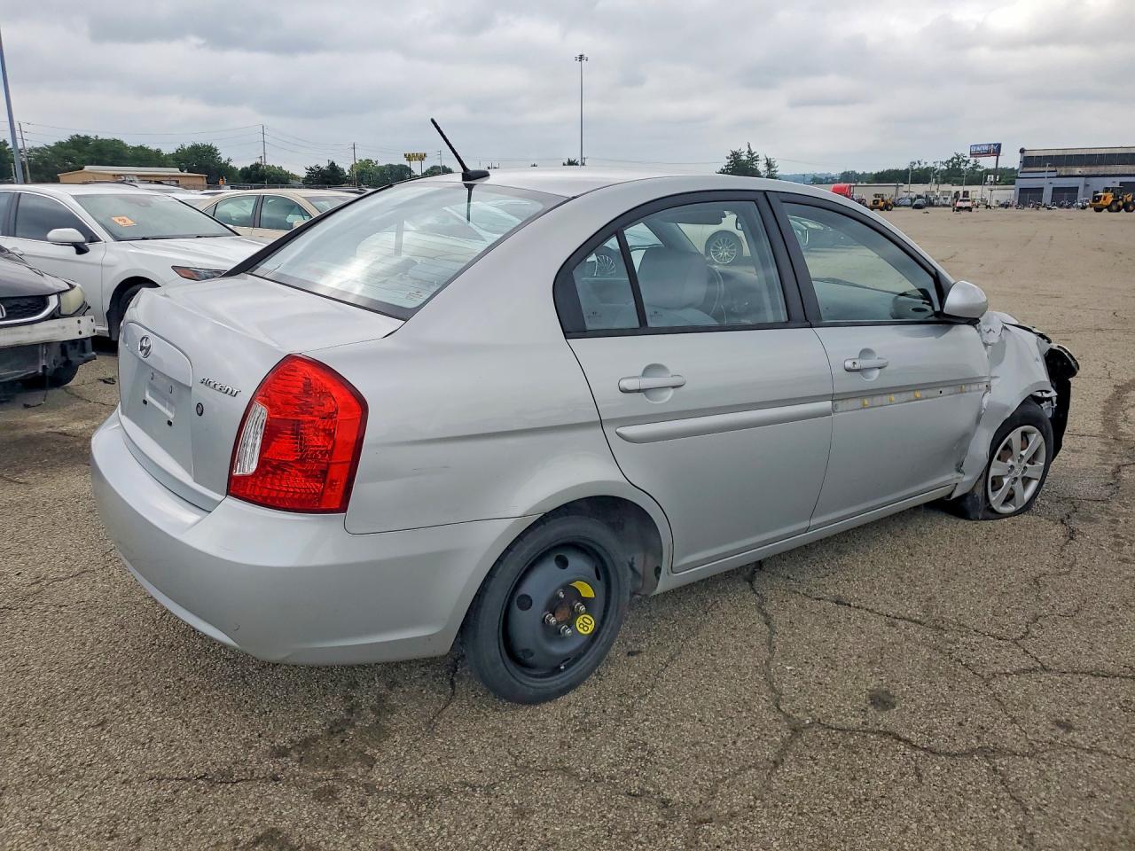 2010 Hyundai Accent Gls - Image 3
