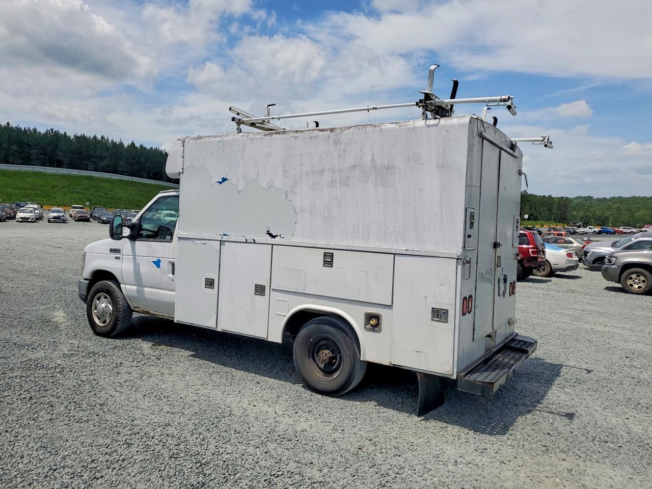 2012 Ford Econoline - Фото 2