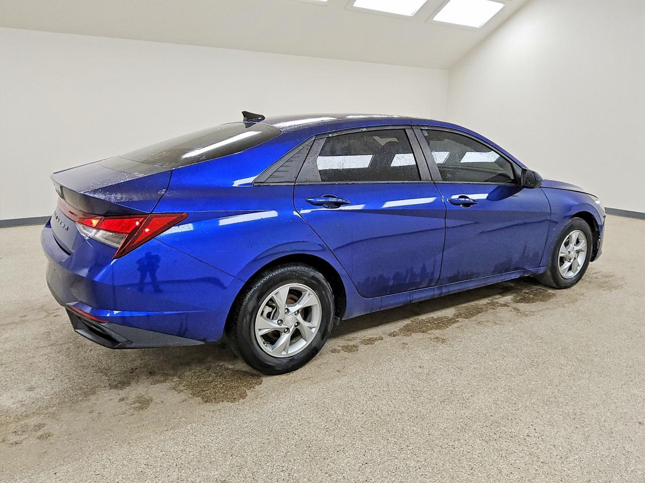 2023 Hyundai Elantra Se - Image 3