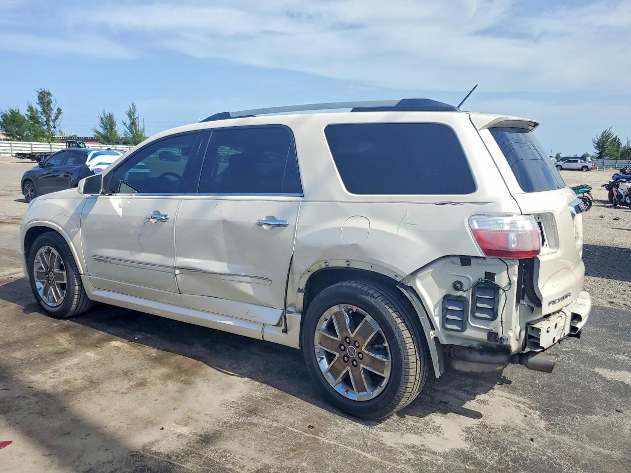 2012 GMC Acadia Denali - Фото 2
