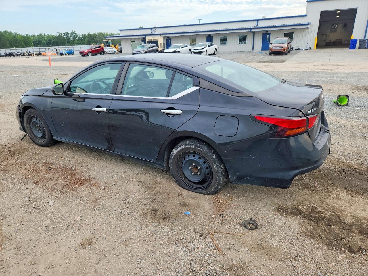2021 Nissan Altima S - Фото 2