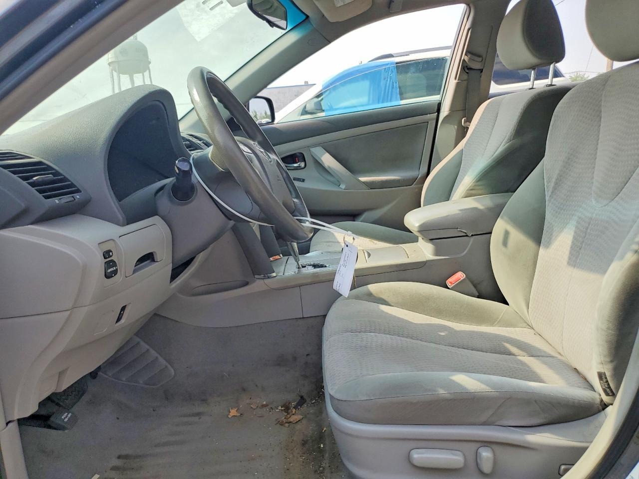 2010 Toyota Camry Le - Фото 7