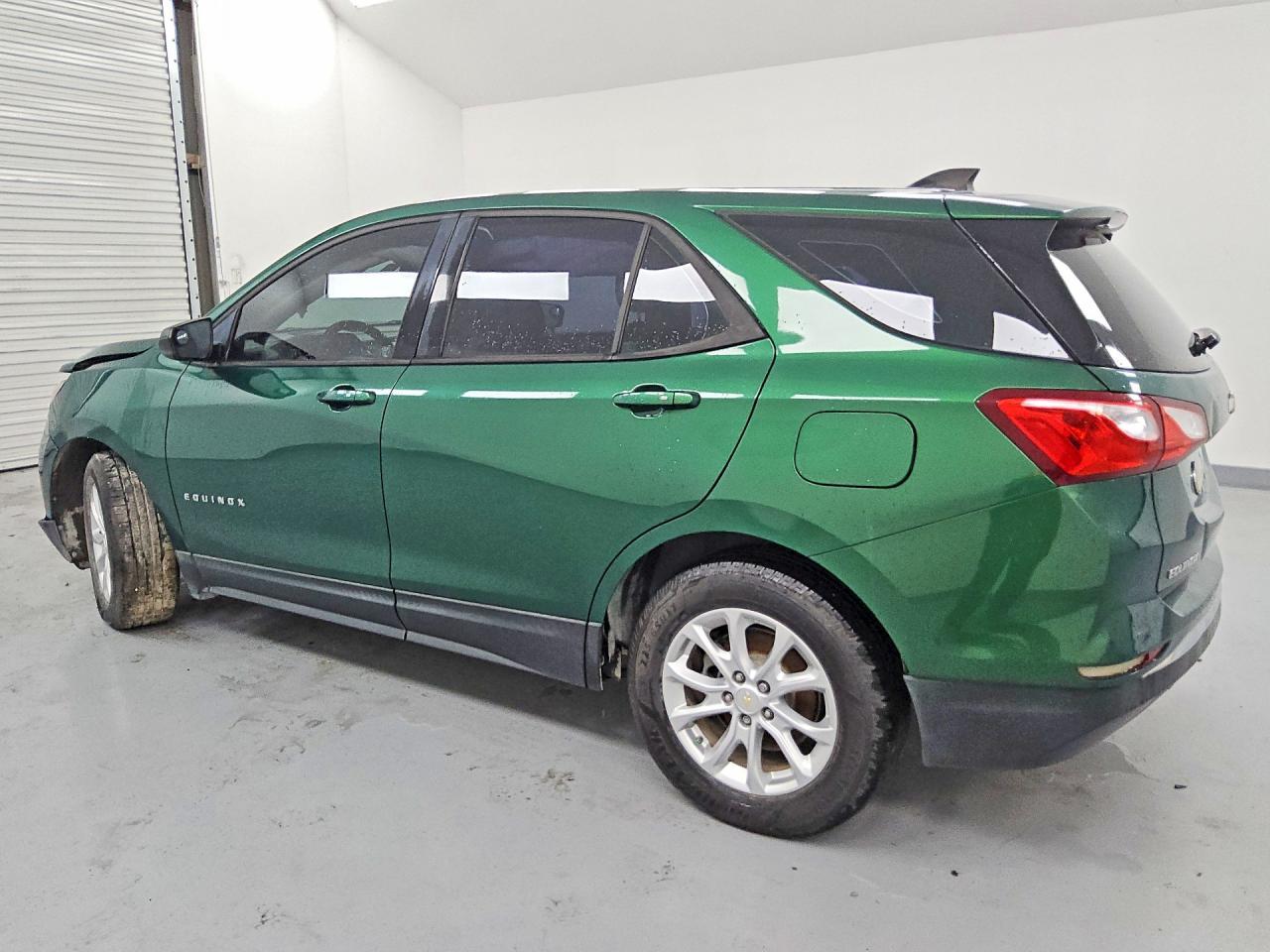 2018 Chevrolet Equinox Ls - Фото 2