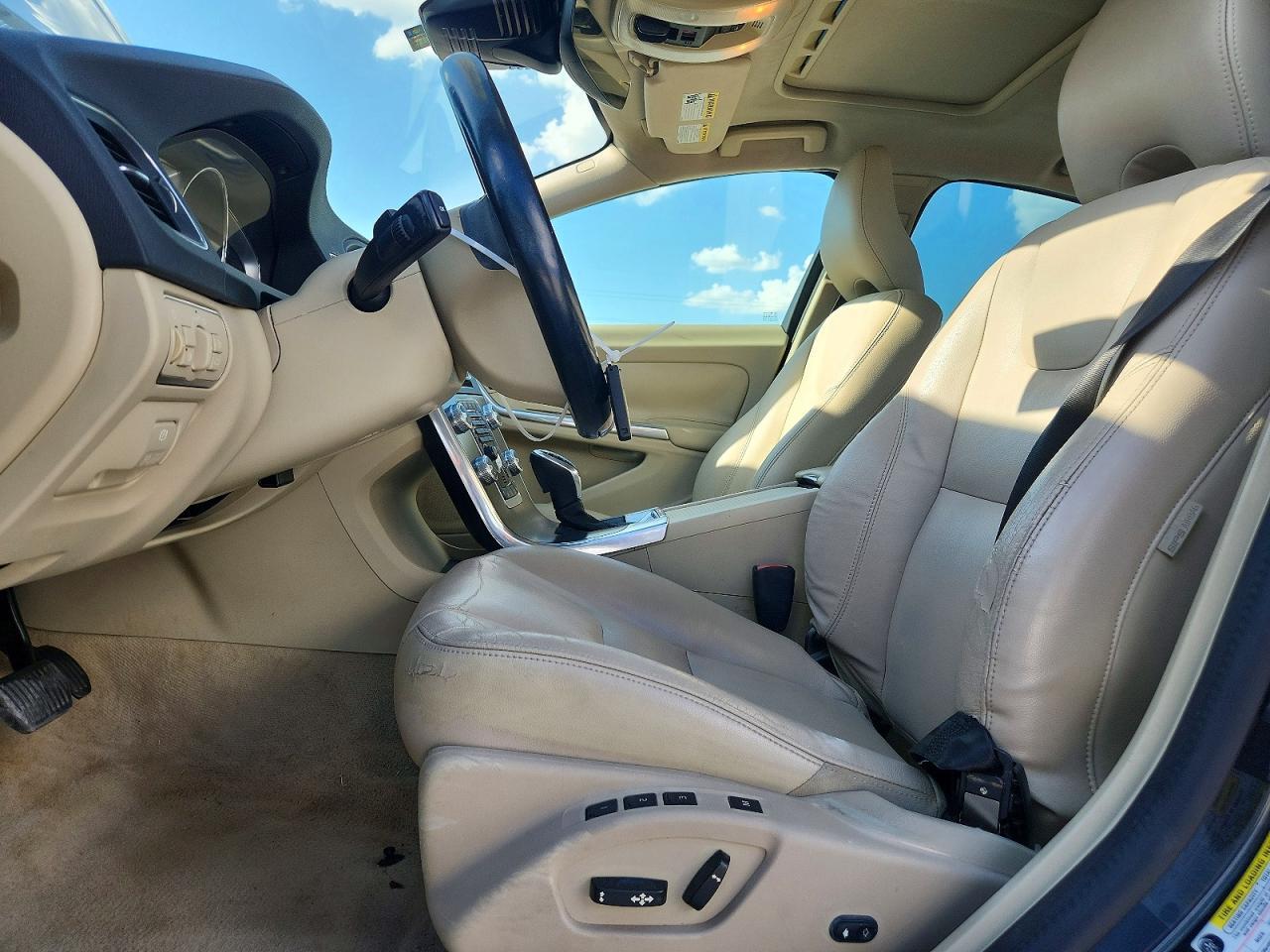 2015 Volvo S60 Platinum - Image 7