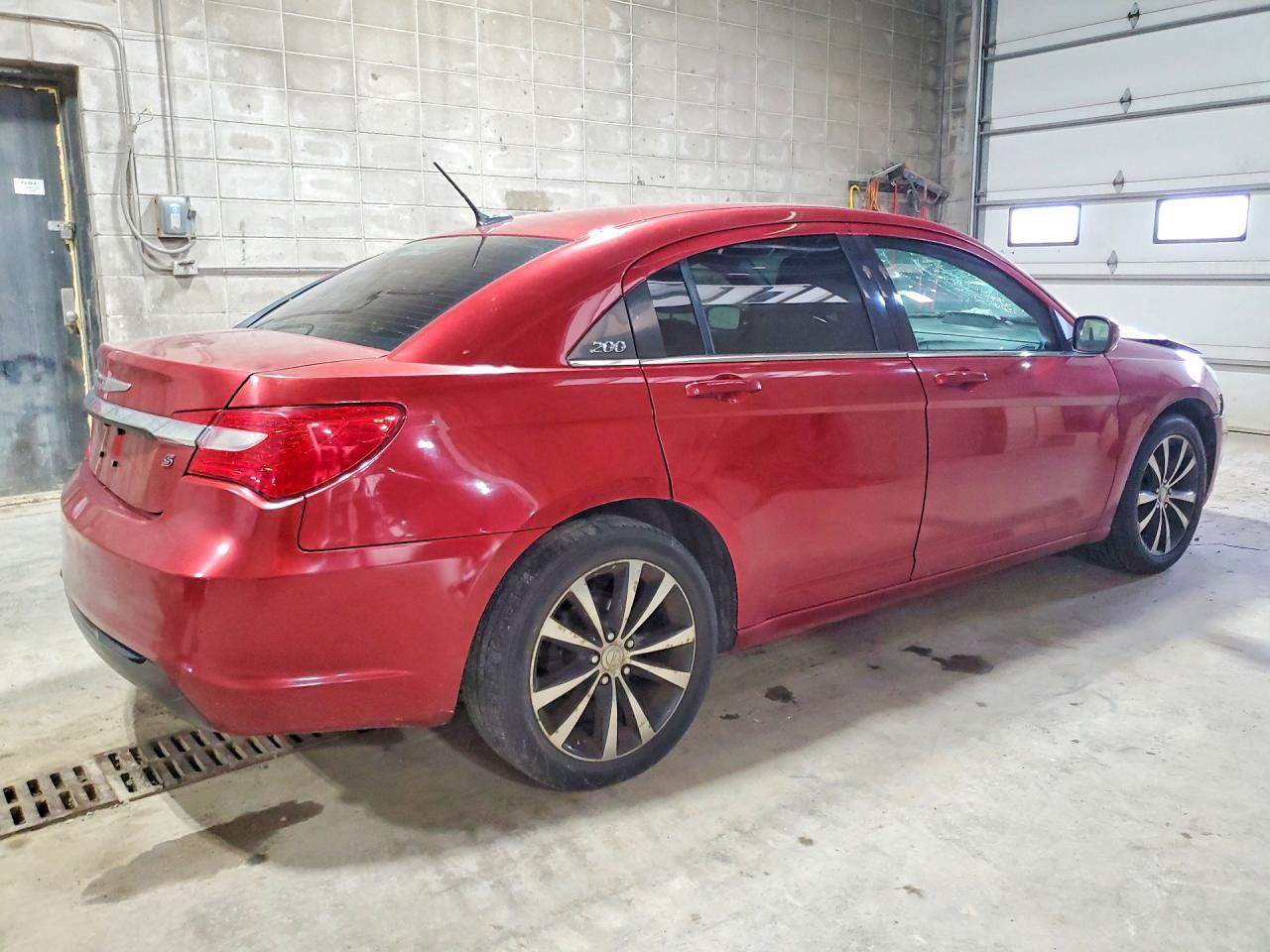 2013 Chrysler 200 Limited - Фото 3