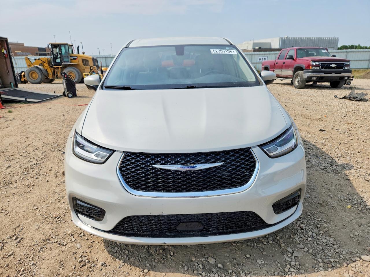 2017 Chrysler Pacifica Touring - Image 5