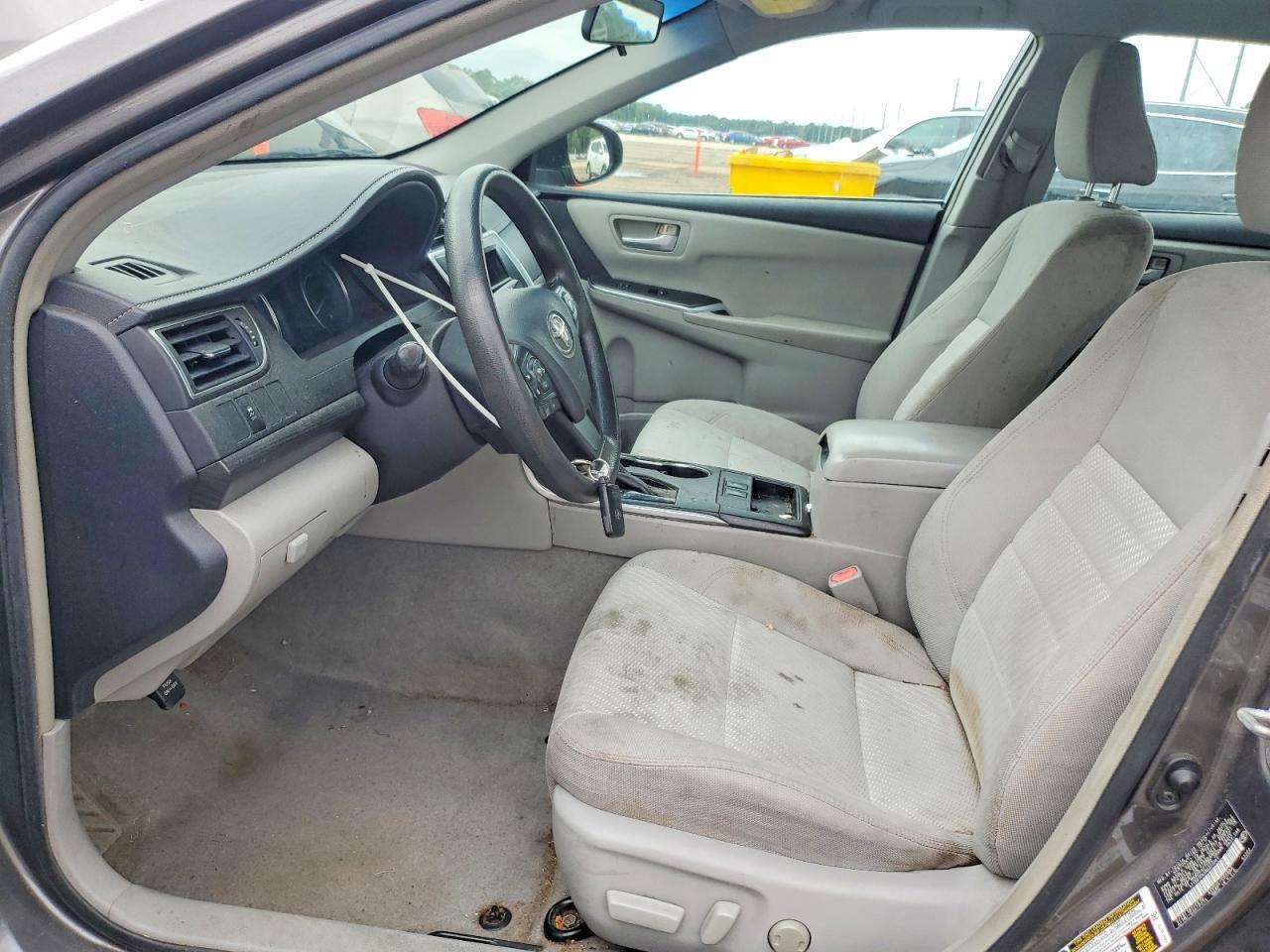 2017 Toyota Camry Hybrid Le - Image 7