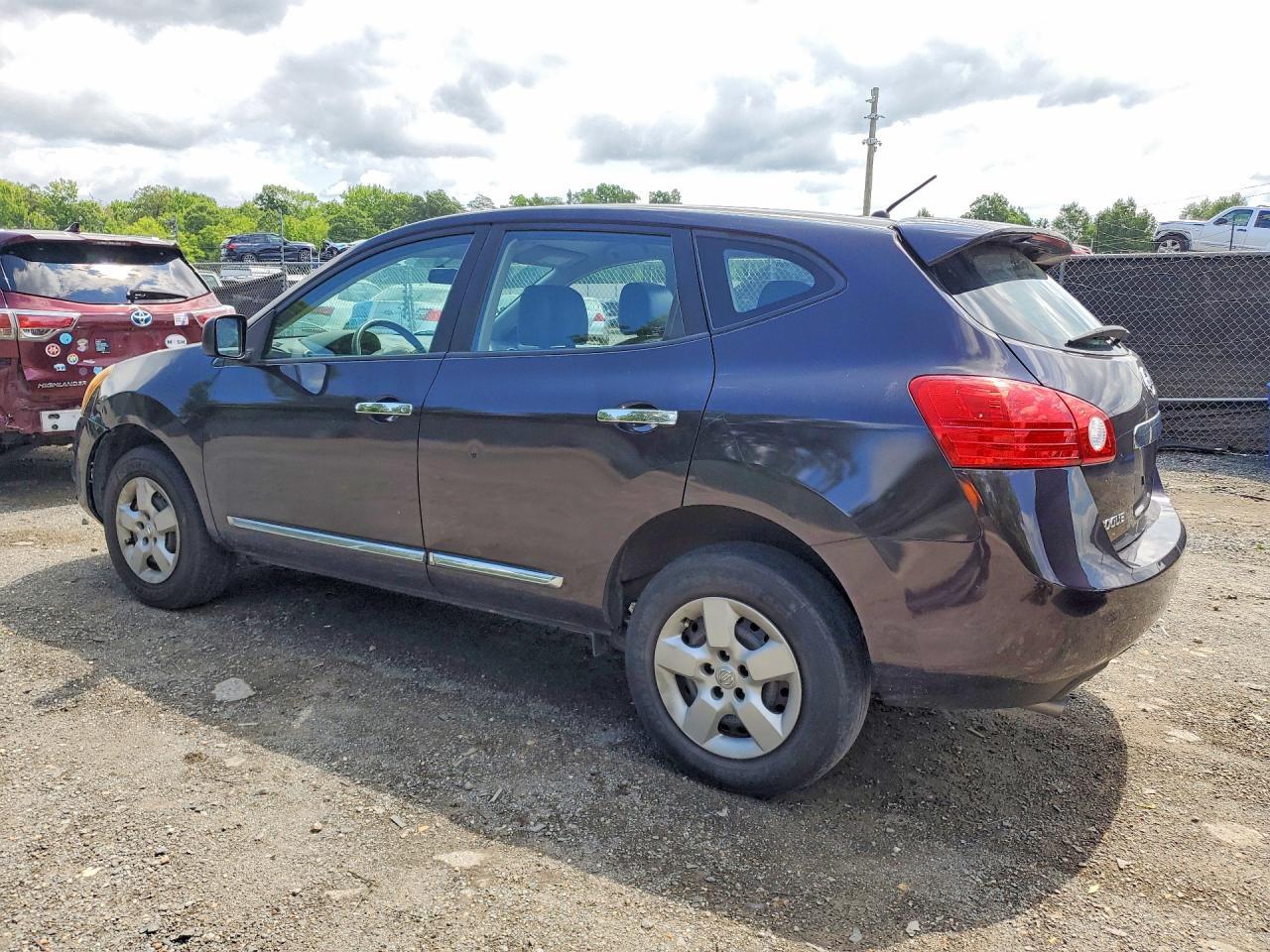 2013 Nissan Rogue S - Image 2