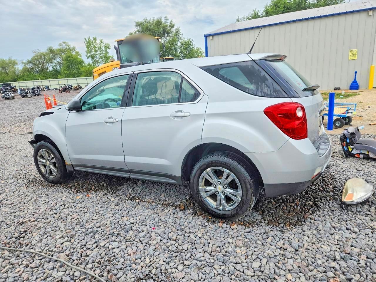 2012 Chevrolet Equinox Ls - Image 2