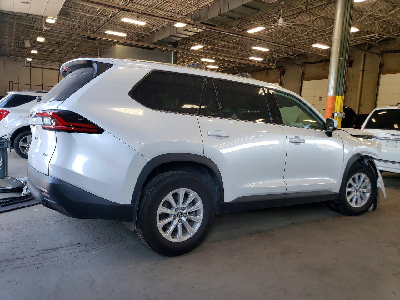 2025 Toyota Grand Highlander Hybrid Xle - Image 3