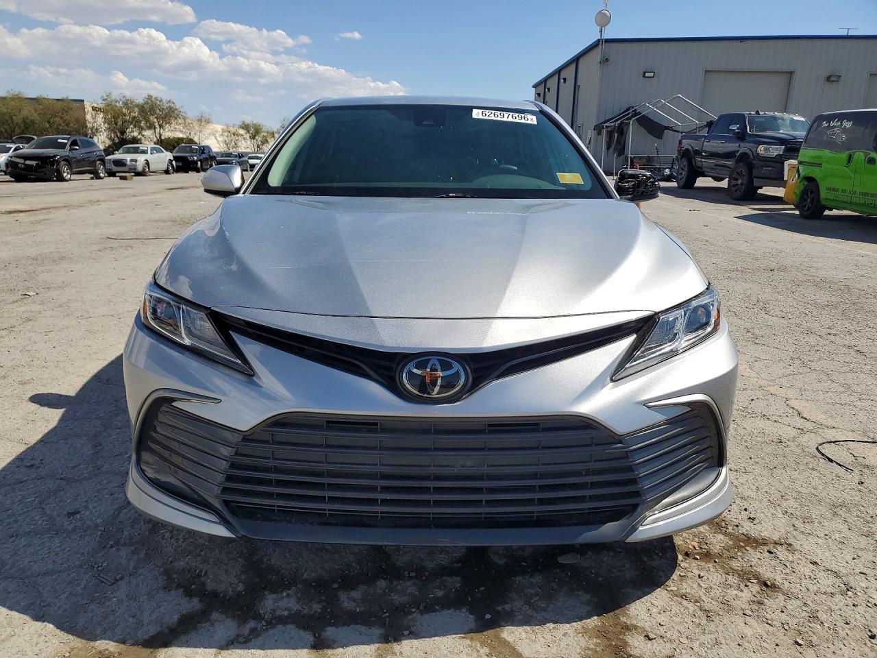 2023 Toyota Camry Le - Фото 5