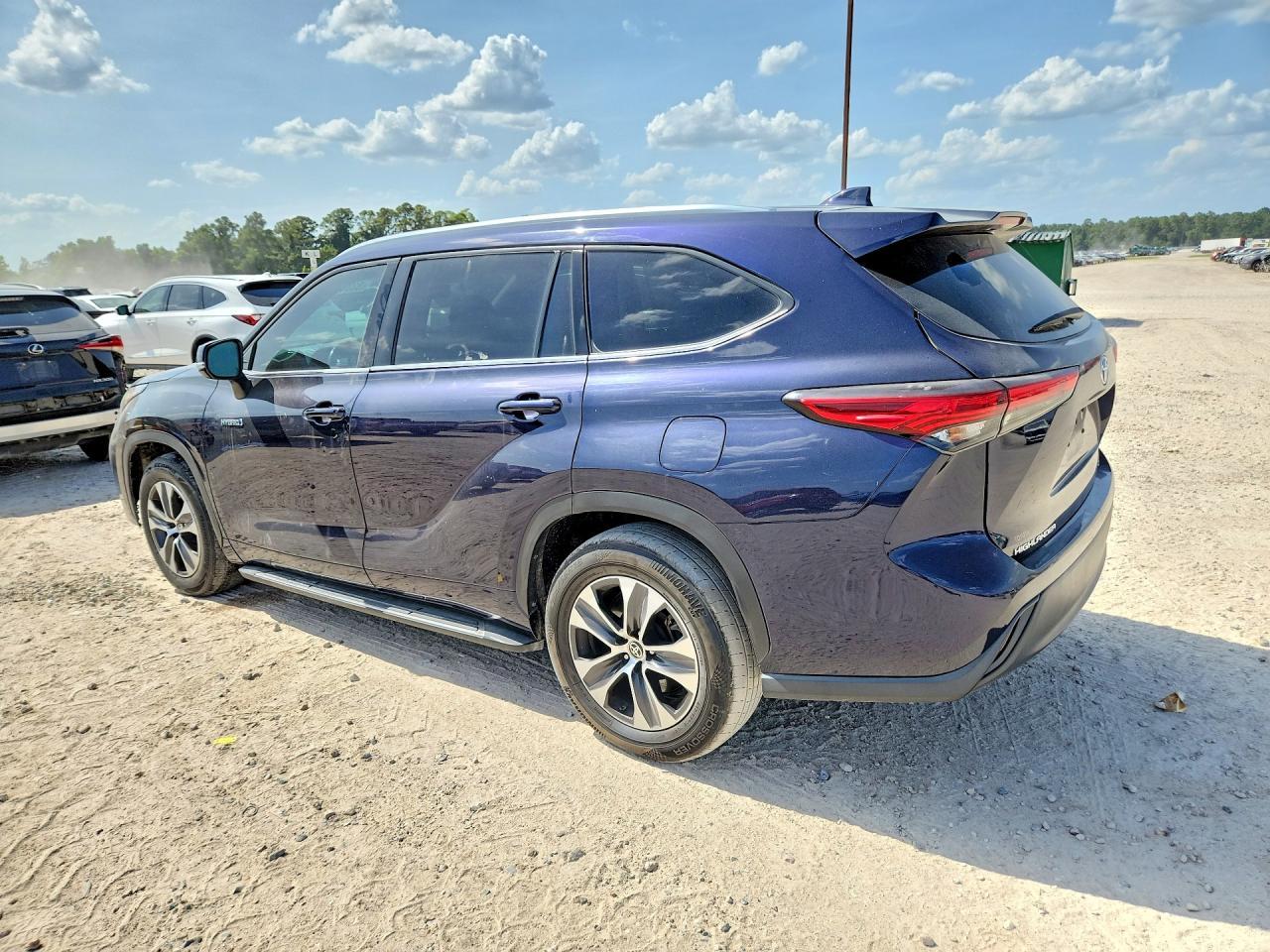2020 Toyota Highlander Hybrid Xle - Image 2
