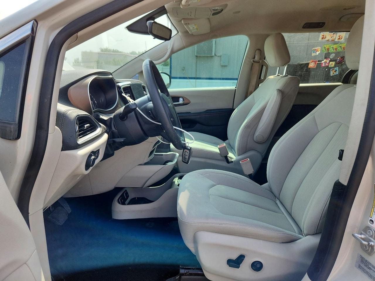 2017 Chrysler Pacifica Touring - Image 7