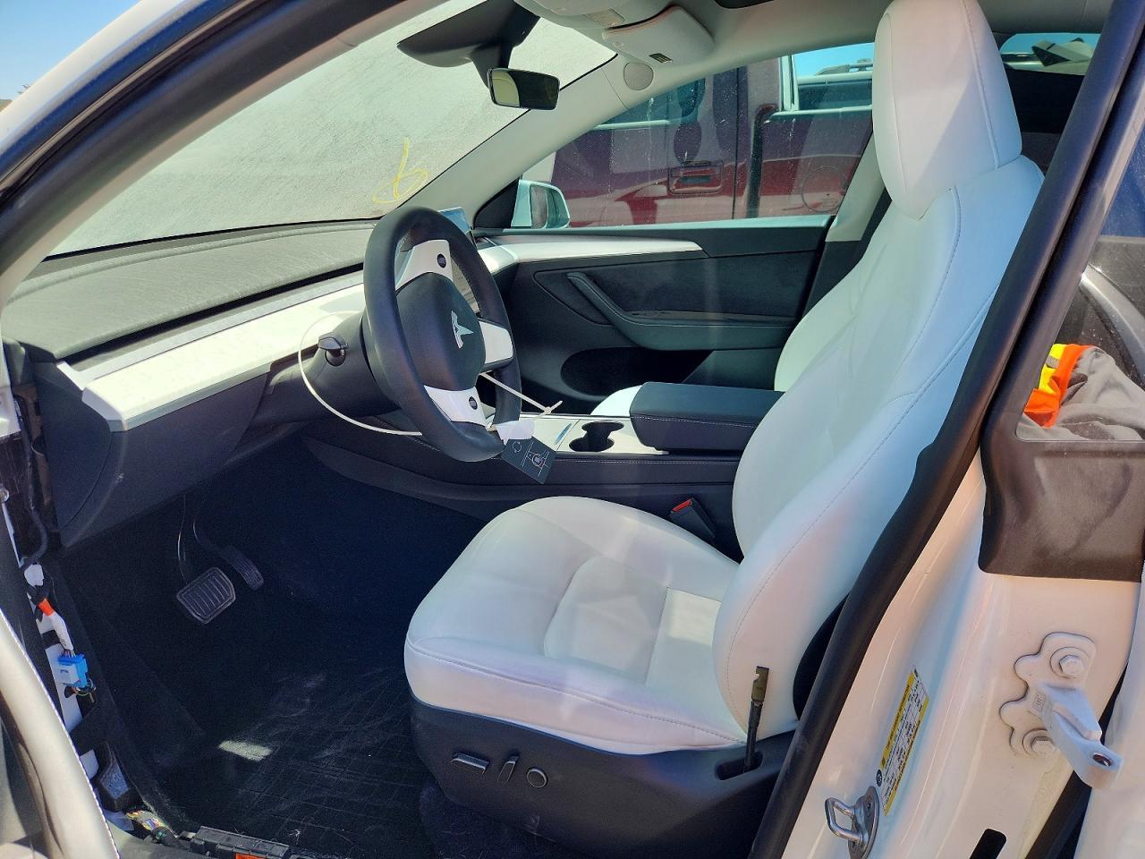 2023 Tesla Model Y - Image 7