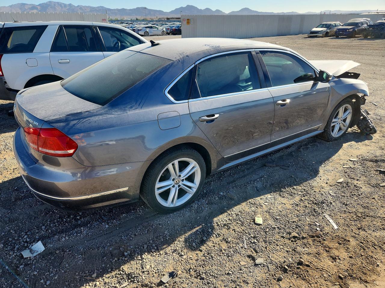 2013 Volkswagen Passat Sel - Фото 3