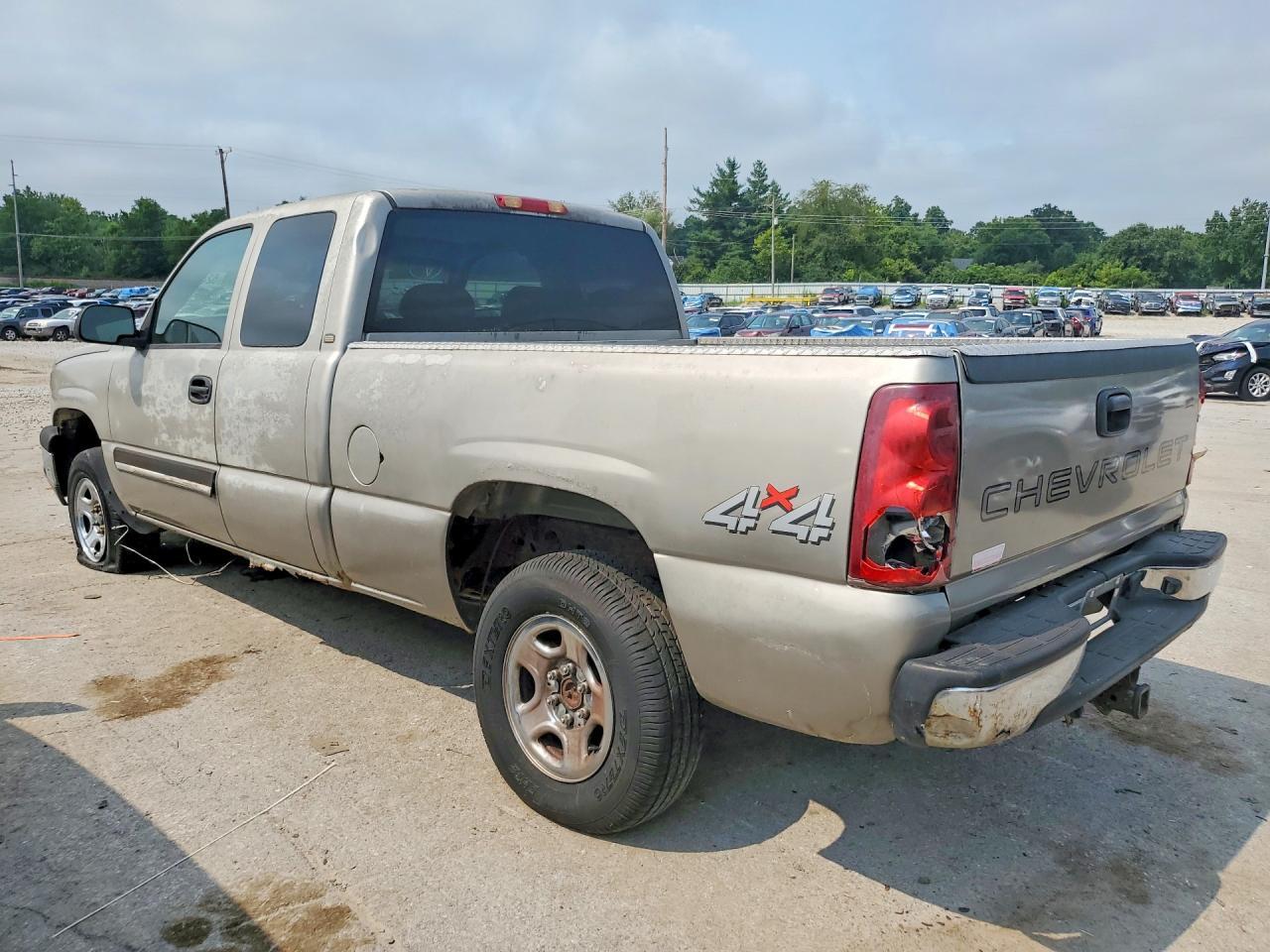 2003 Chevrolet Silverado K1500 - Image 2