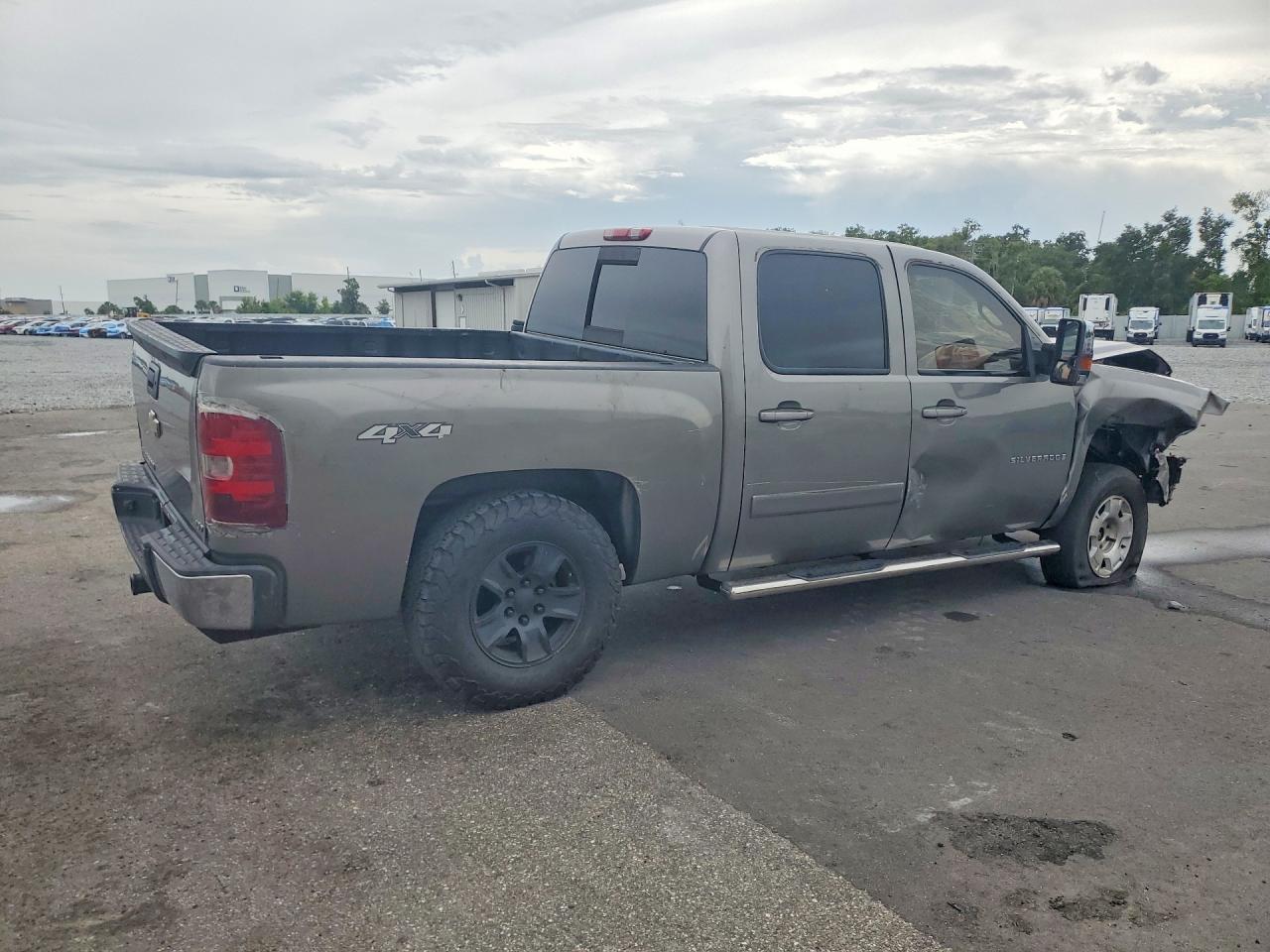 2008 Chevrolet Silverado K1500 - Image 3