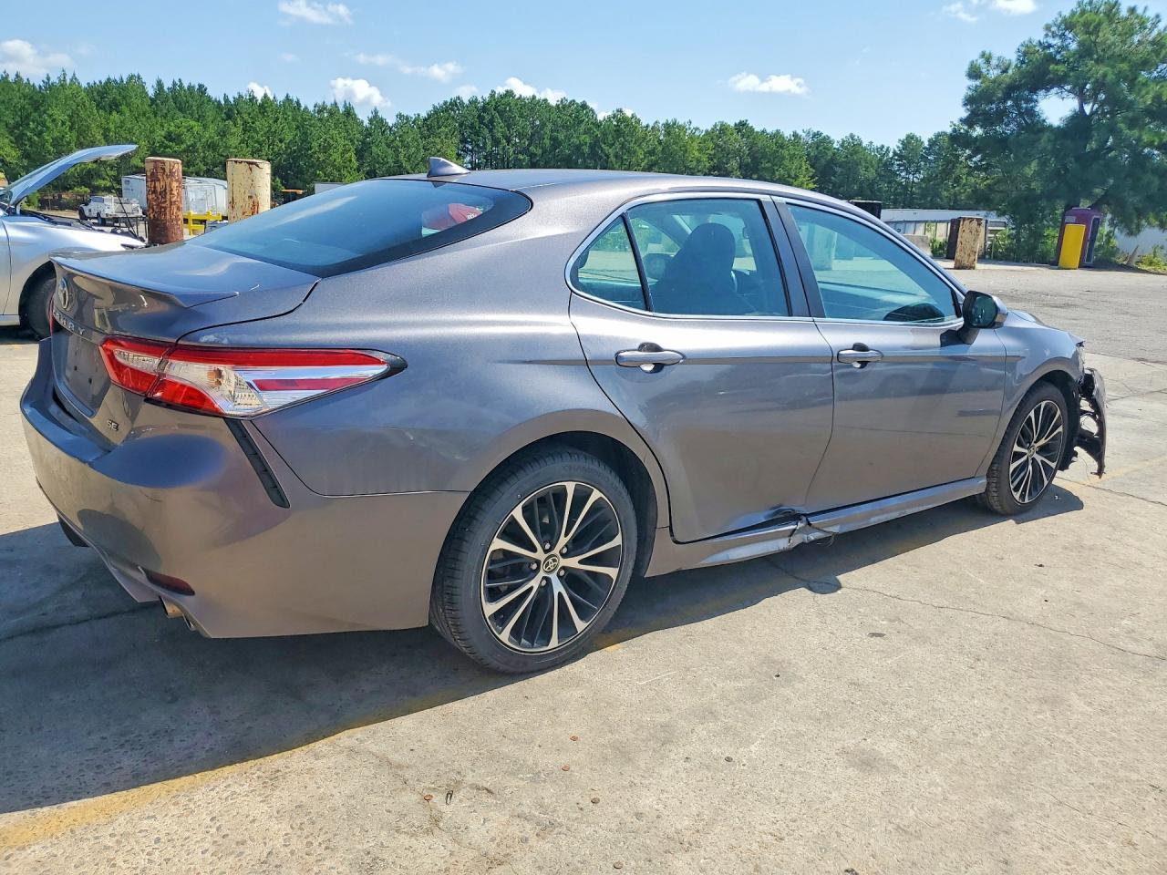 2020 Toyota Camry Se - Image 3
