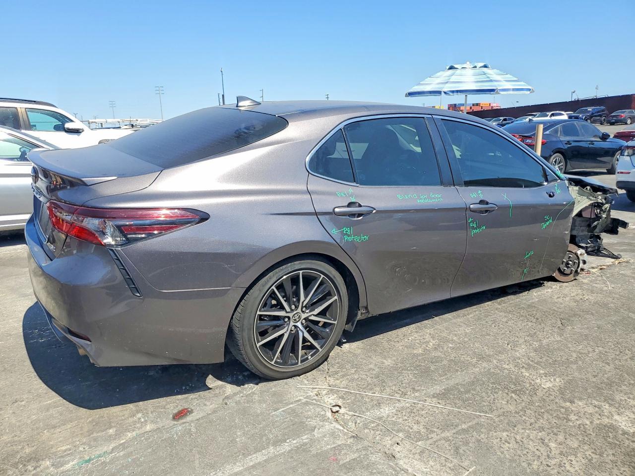 2023 Toyota Camry Se - Фото 3