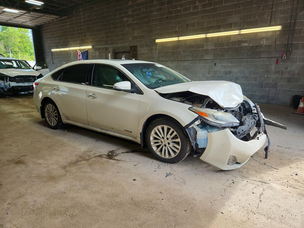 2013 Toyota Avalon Hybrid Limited - Фото 4