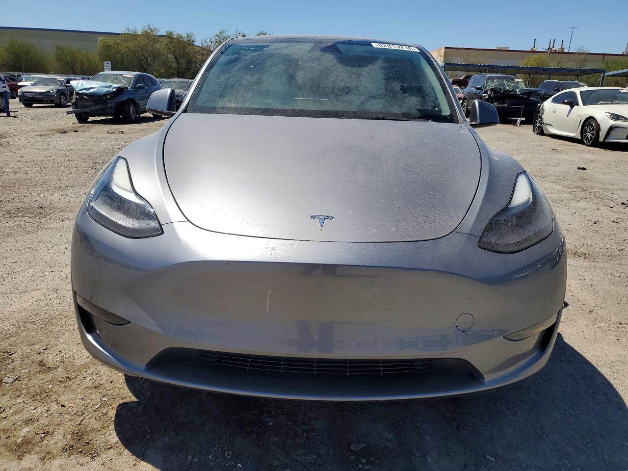 2025 Tesla Model Y - Фото 5