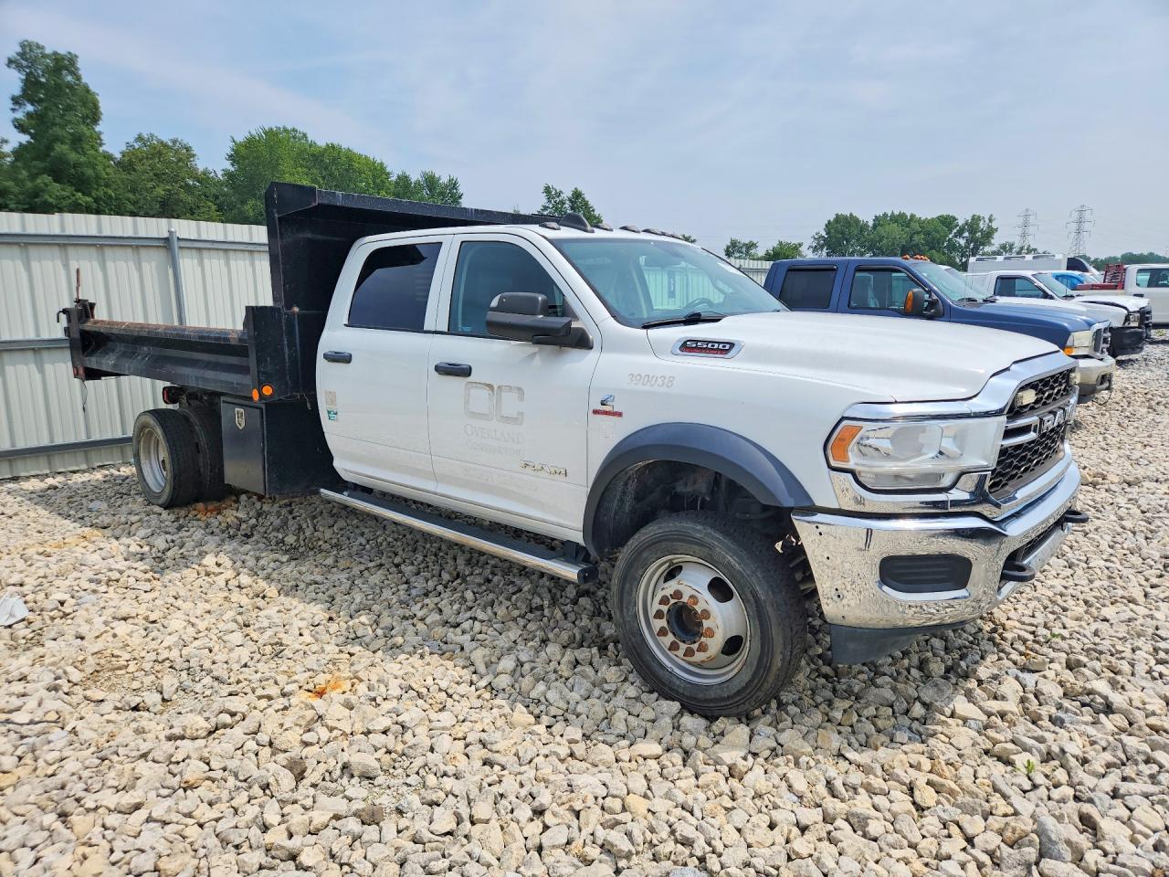 2019 Ram 5500 Dump Truck - Фото 4