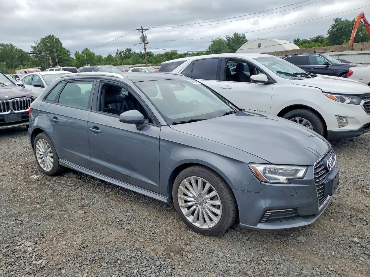 2017 Audi A3 E-Tron Premium - Фото 4
