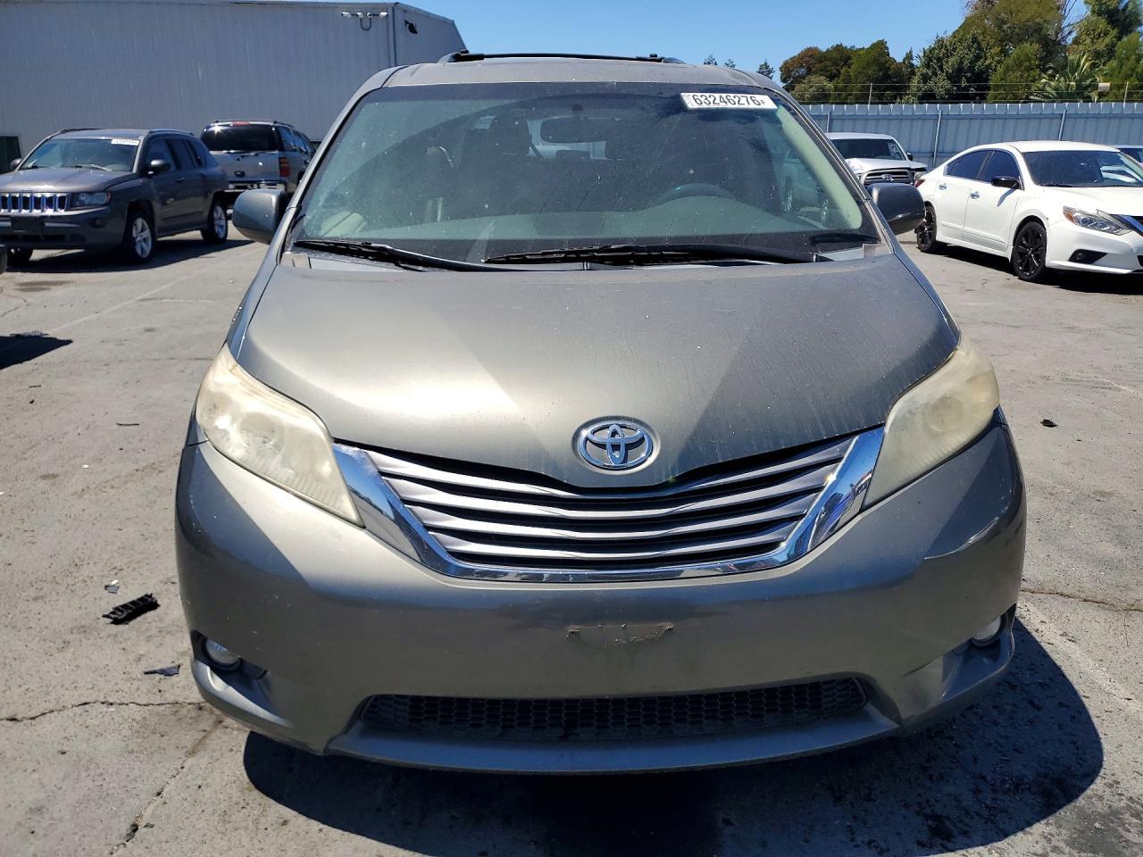 2011 Toyota Sienna Xle 7-Passenger - Фото 5