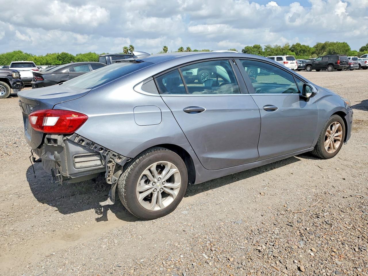 2019 Chevrolet Cruze Lt - Image 3